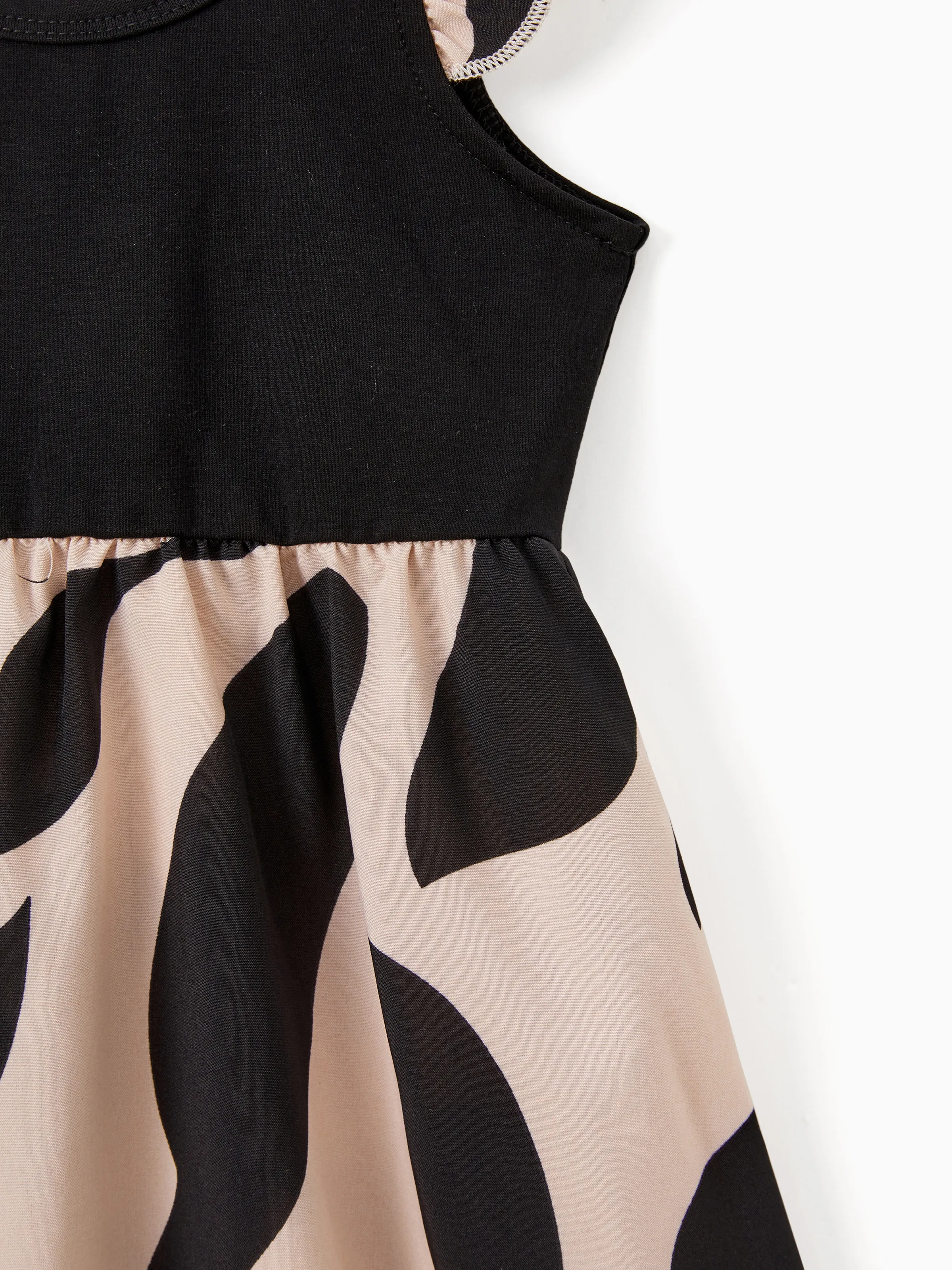Mommy & me Cross Back Floral Strap Dress and Colorblock Top Sets Black - Image 16